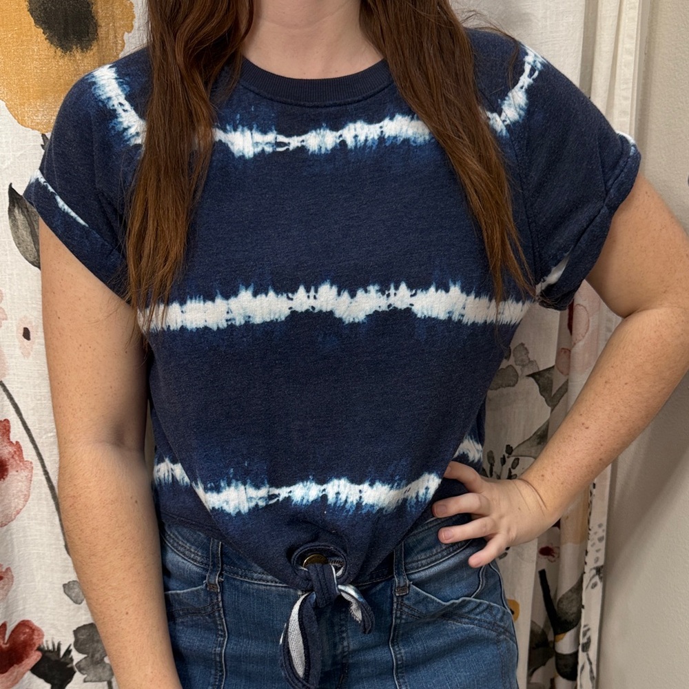 Women’s Old Navy White and Navy Blue Tie-Dye Short Sleeve Boxy Tee. Size S.